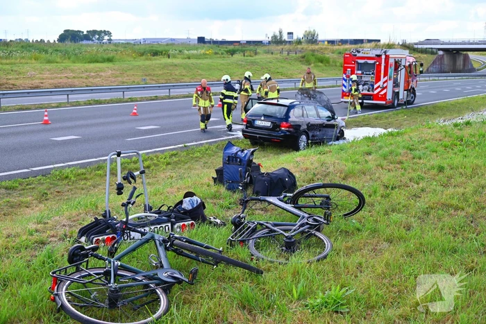 Personenauto vat vlam op snelweg