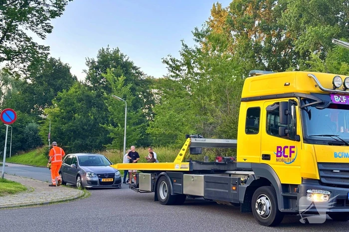 Automobilist en motorrijder met elkaar in botsing
