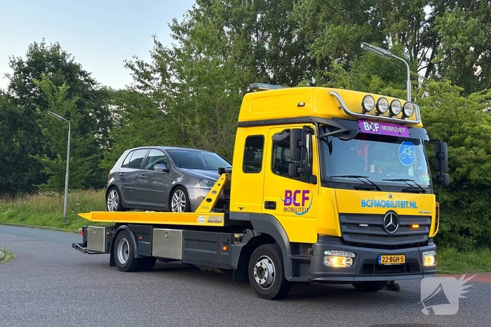 Automobilist en motorrijder met elkaar in botsing