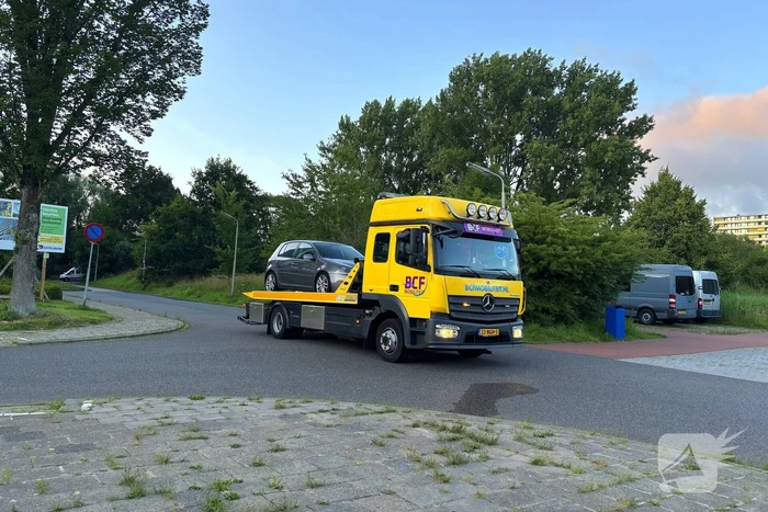 Automobilist en motorrijder met elkaar in botsing