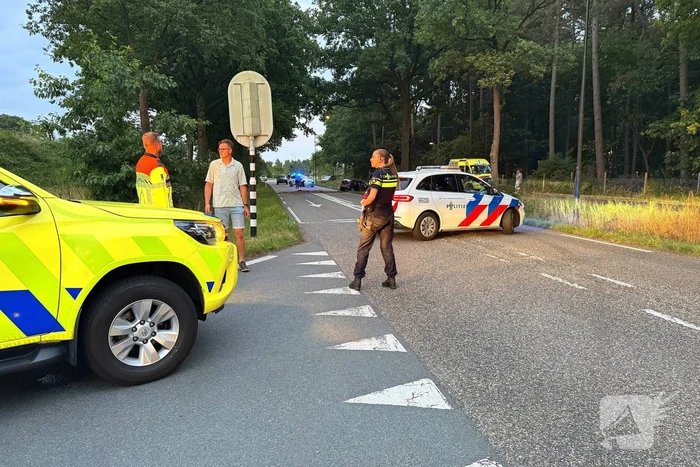 Auto verliest controle en botst in berm