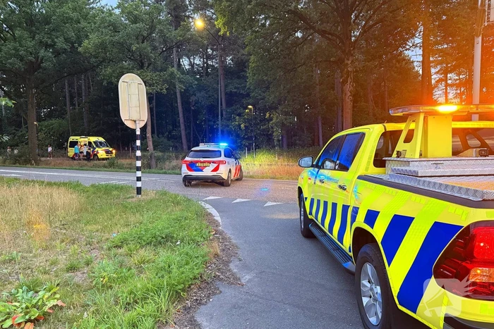Auto verliest controle en botst in berm