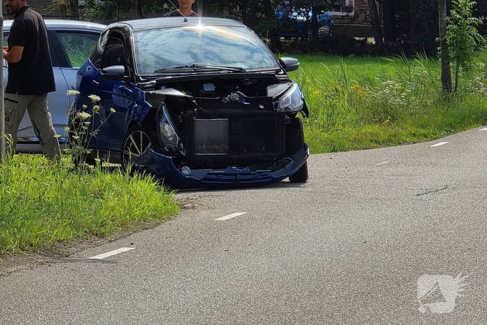 Ongeluk met tractor, auto en microcar