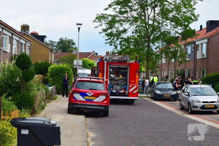 Afvalbrand bij woning trekt veel bekijks