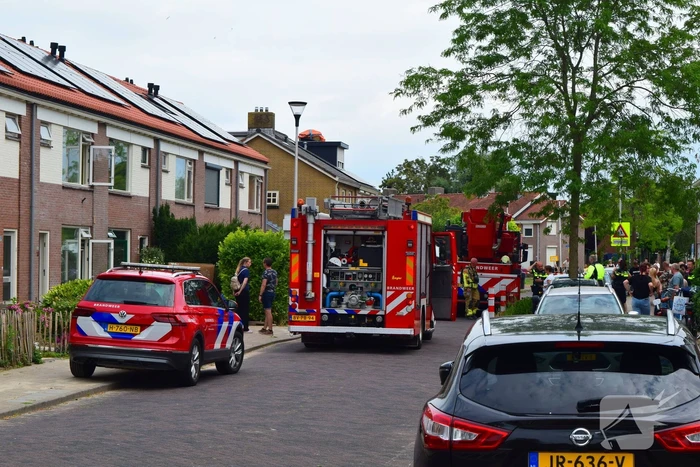 Afvalbrand bij woning trekt veel bekijks