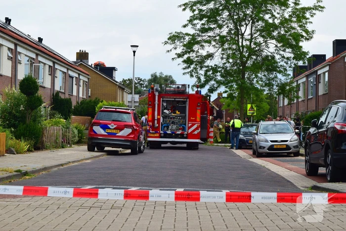 Afvalbrand bij woning trekt veel bekijks