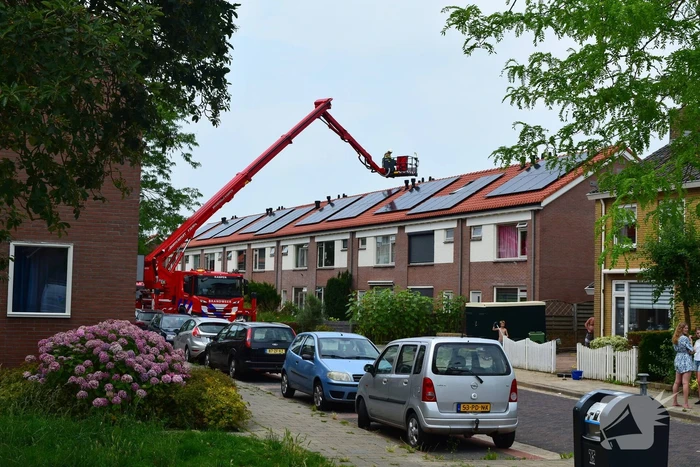 Afvalbrand bij woning trekt veel bekijks