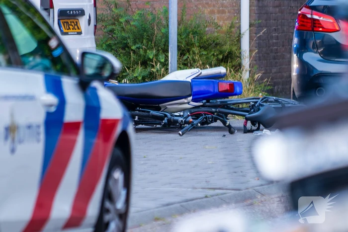 Crossmotorrijder vlucht en laat zwaargewonde fietser achter tijdens achtervolging