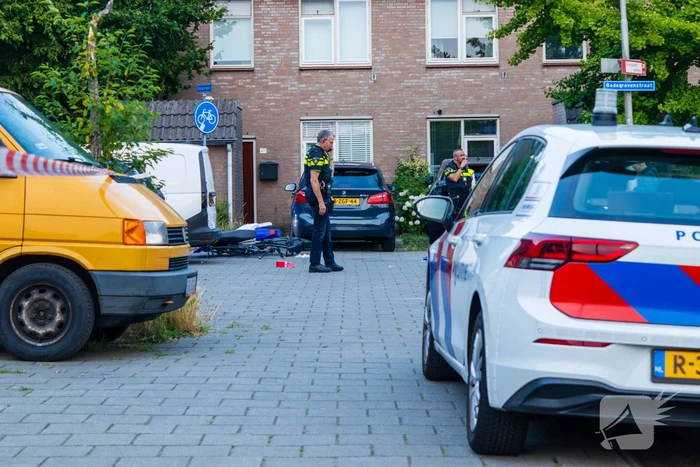Crossmotorrijder vlucht en laat zwaargewonde fietser achter tijdens achtervolging