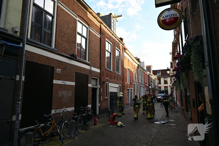 Brandweer dooft vuur in woning