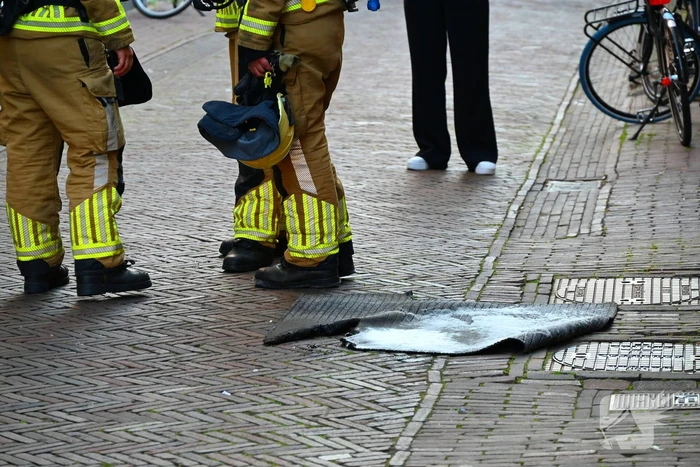 Brandweer dooft vuur in woning