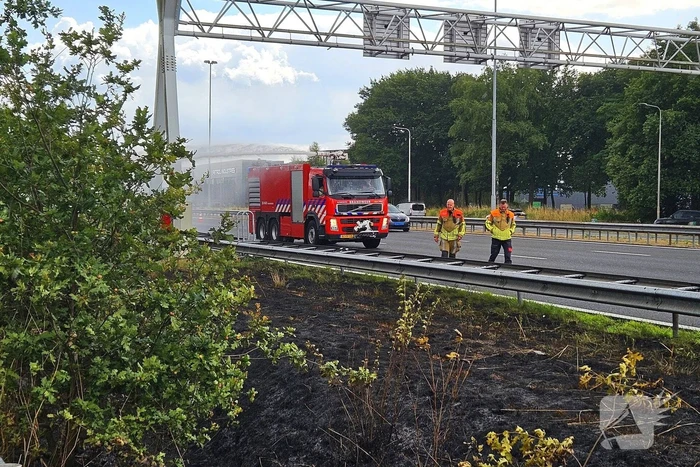 Bermbrand veroorzaakt verkeershinder