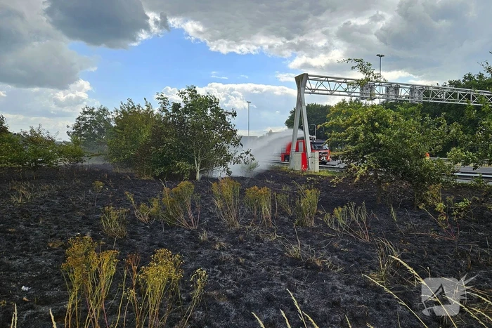 Bermbrand veroorzaakt verkeershinder