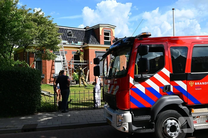 Werkzaamheden met brander leidt tot dakbrand
