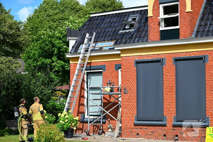 Werkzaamheden met brander leidt tot dakbrand