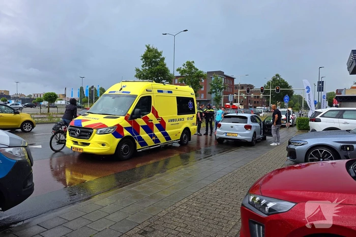 Aanrijding tussen bakwagen en personenauto