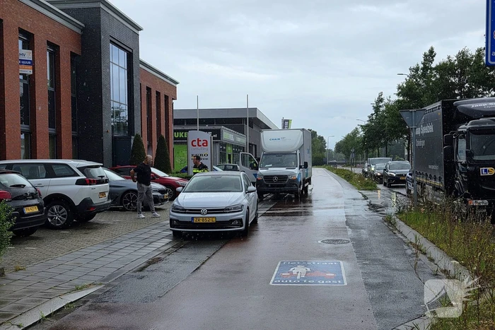 Aanrijding tussen bakwagen en personenauto
