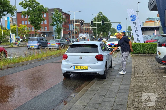 Aanrijding tussen bakwagen en personenauto