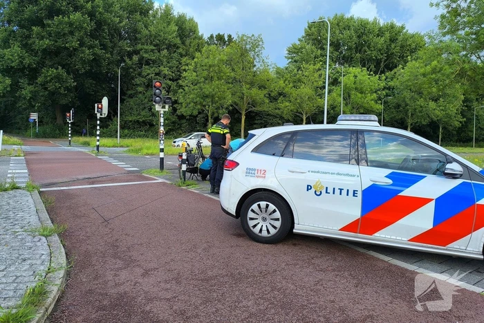Bejaarde fietsster naar ziekenhuis
