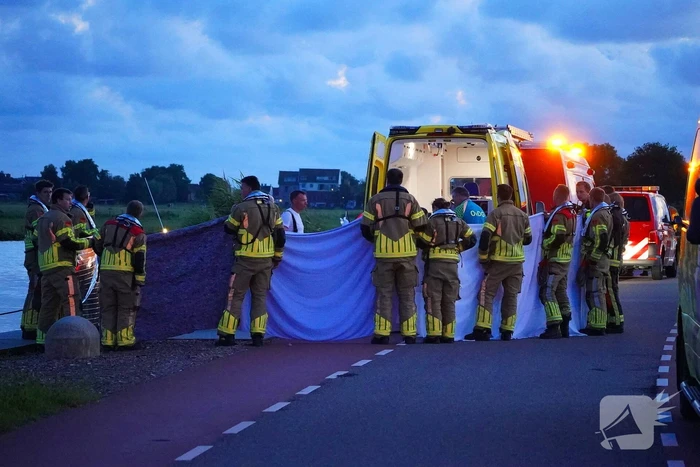 Drenkeling uit water gehaald door brandweerduikers