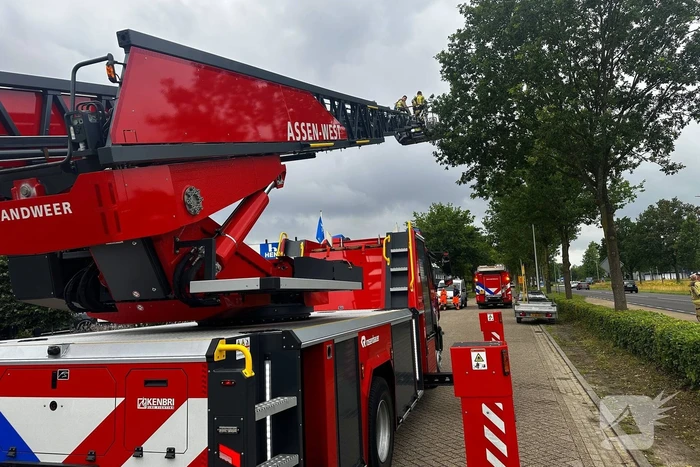 Dier in nood gered met ladderwagen