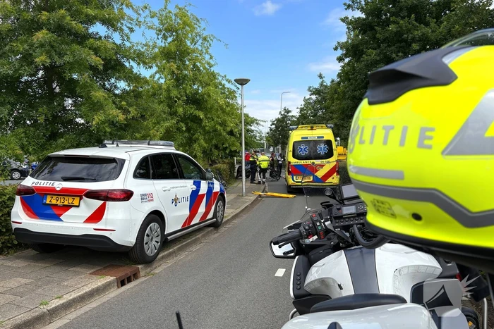 Scooterrijder botst met fietser