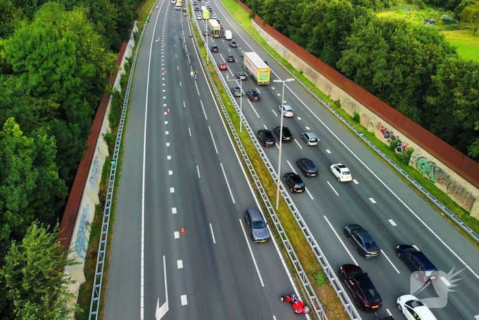 Rijbanen afgesloten na ongeluk