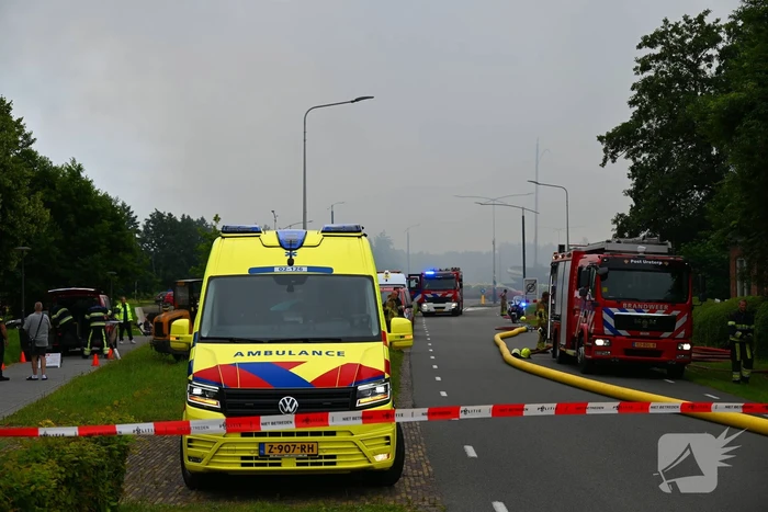 Brand verwoest loods vol stro