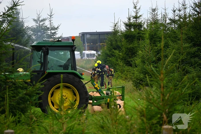 Brand verwoest loods vol stro