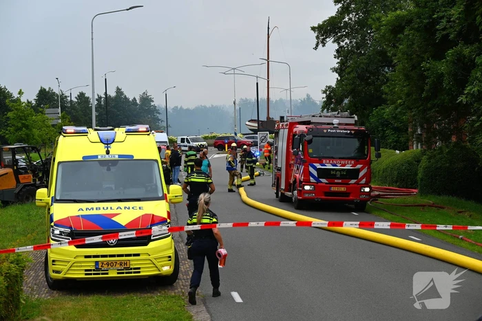 Brand verwoest loods vol stro