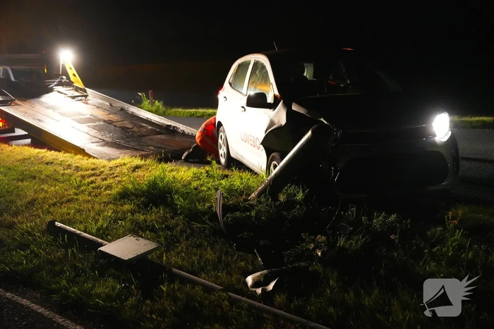 Lantaarnpaal sneuvelt bij ongeval