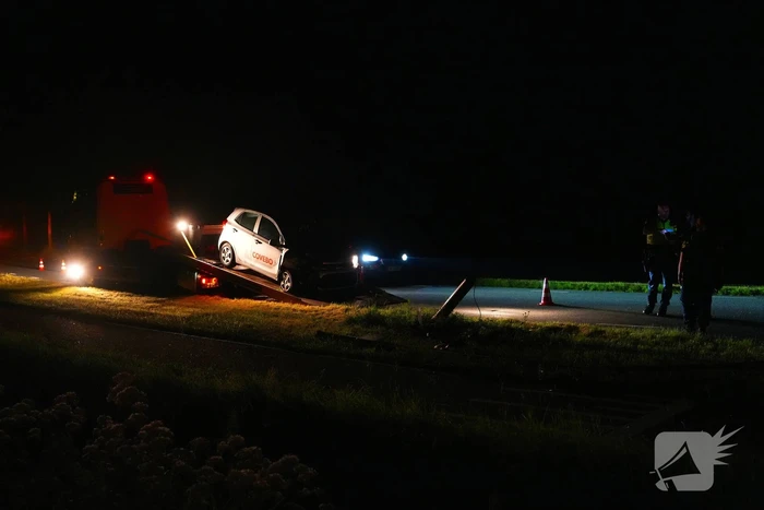 Lantaarnpaal sneuvelt bij ongeval