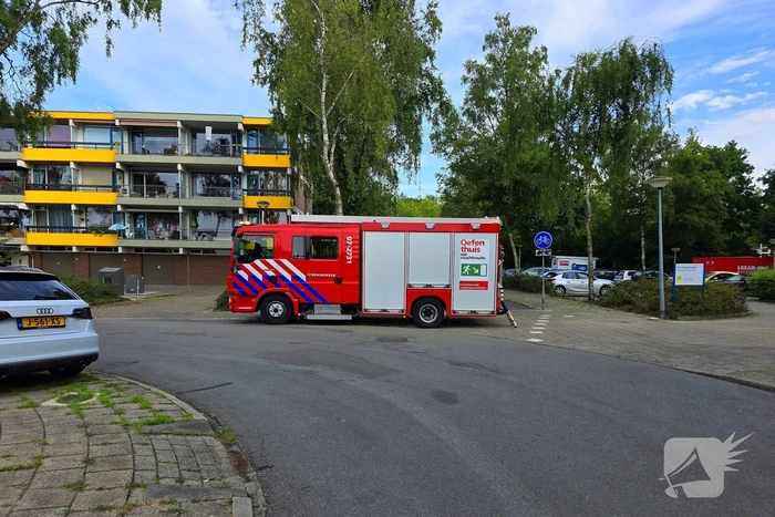 Voeger vast in gevel lift op zeven hoog