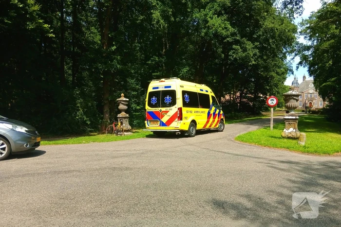 Wielrenner gecontroleerd na botsing