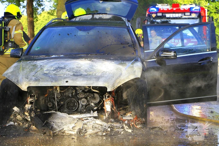 Autobrand verwoest voertuig