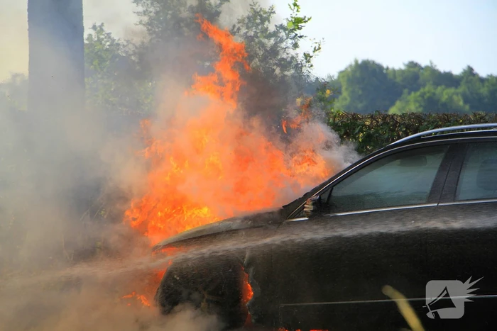 Autobrand verwoest voertuig