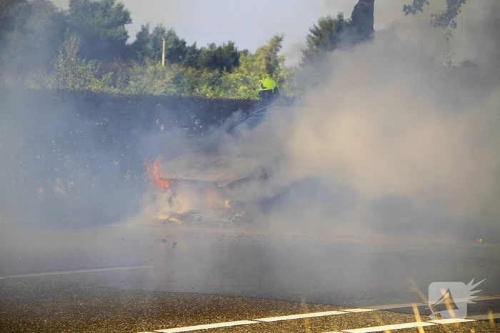 Autobrand verwoest voertuig