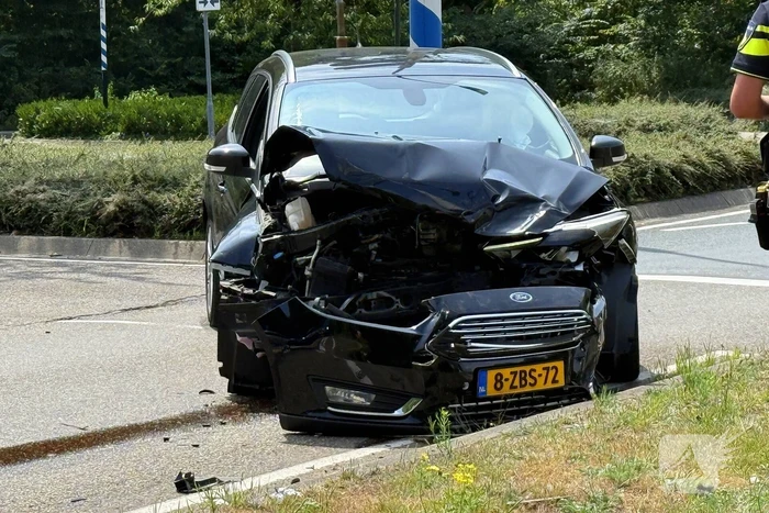 Lichtgewonde bij aanrijding op kruising