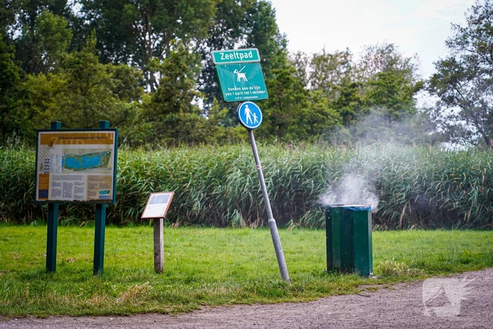 Brand in prullenbak gedoofd met emmers water
