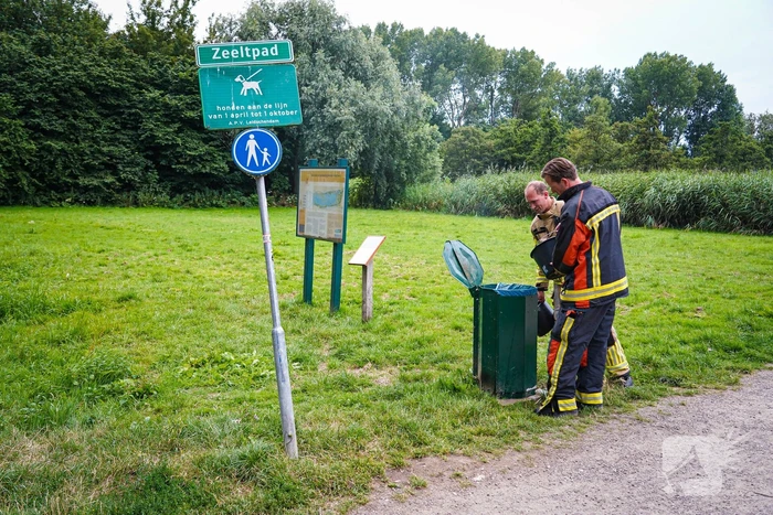 Brand in prullenbak gedoofd met emmers water