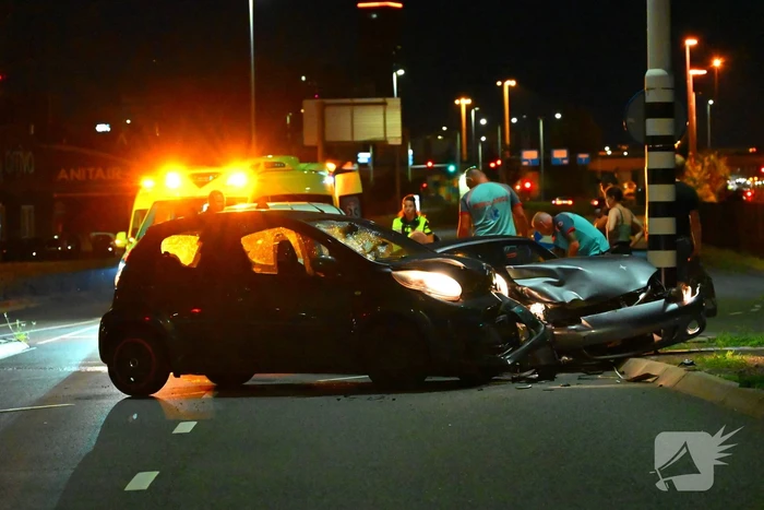 Twee gewonden bij auto-ongeluk