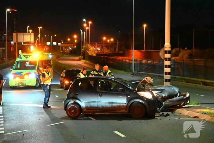 Twee gewonden bij auto-ongeluk