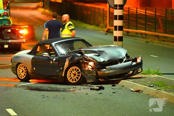 Twee gewonden bij auto-ongeluk