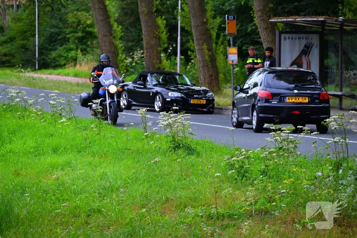 Bestuurder verliest macht over stuur