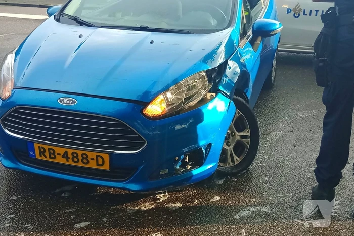 Veel schade bij aanrijding tussen twee voertuigen