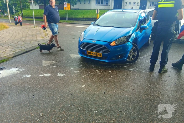 Veel schade bij aanrijding tussen twee voertuigen