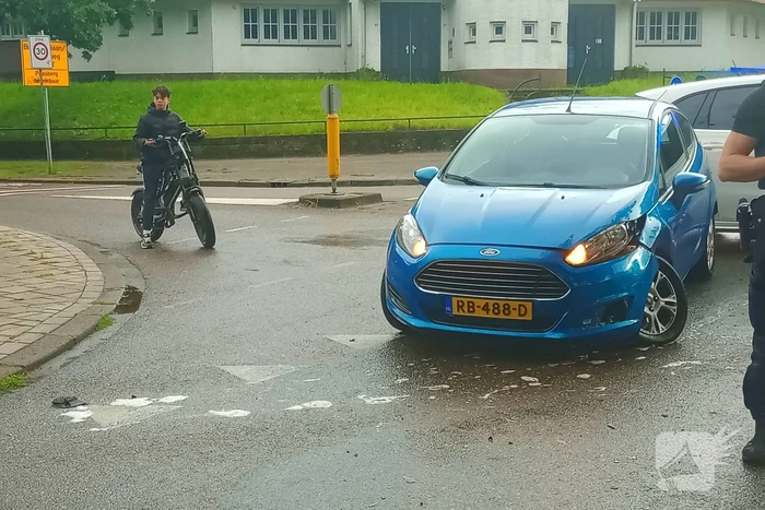 Veel schade bij aanrijding tussen twee voertuigen