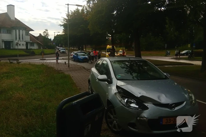 Veel schade bij aanrijding tussen twee voertuigen