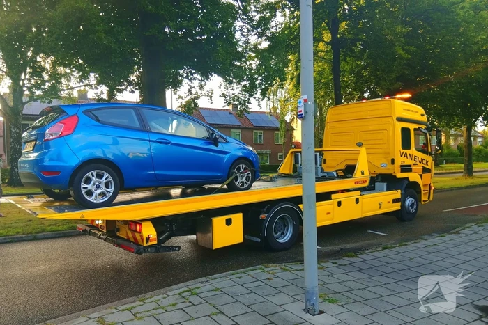 Veel schade bij aanrijding tussen twee voertuigen