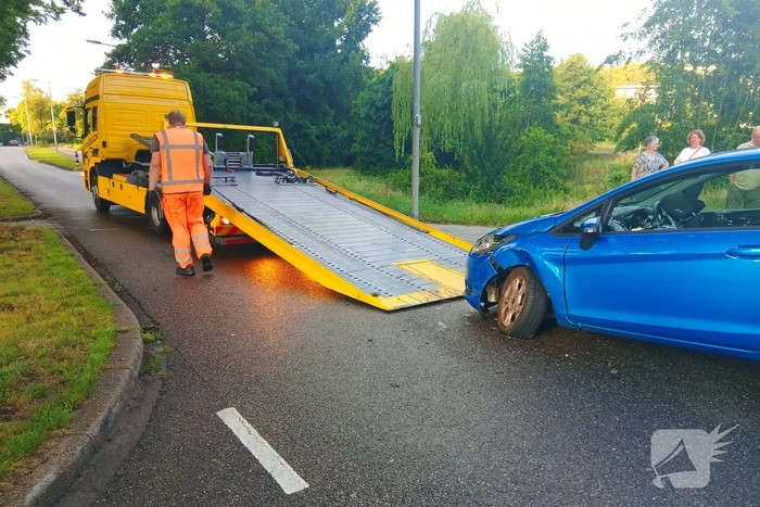 Veel schade bij aanrijding tussen twee voertuigen